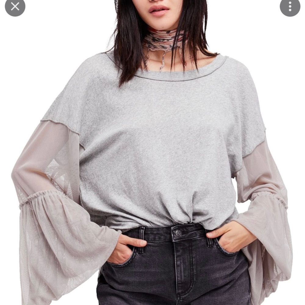 Free people still got it ruffled sleeve top. Size XS. Prefect condition! Grey